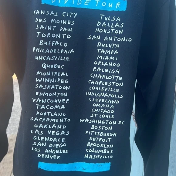 Ed Sheeran Divided tour hooded sweatshirt NWOT unisex but men’s size Small - Picture 3 of 9
